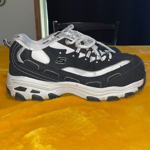 Women’s Skechers slip resistant safety toe work shoes EUC sz 7